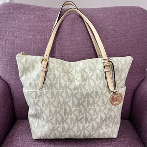 Michael Kors  Jet Set Travel. Tote in Vanilla